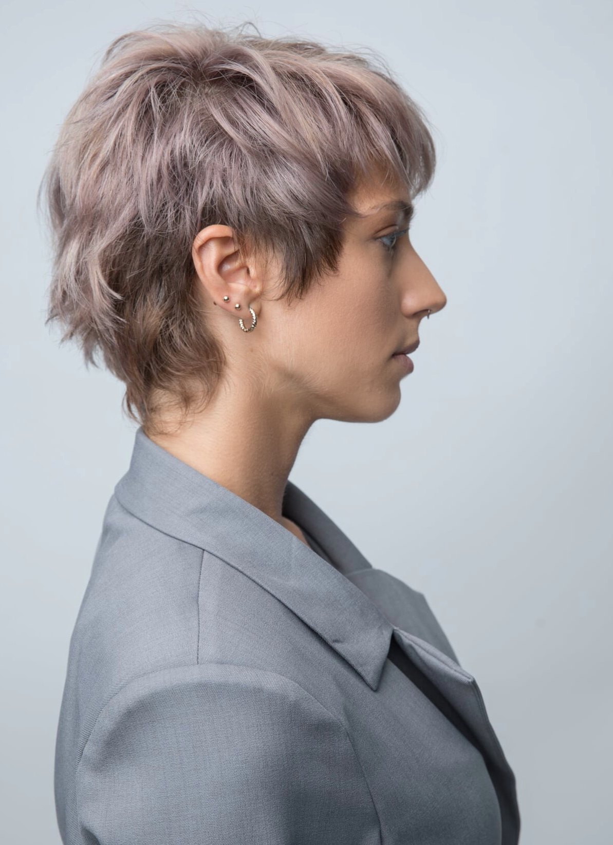 Corte pixie con acabado profesional