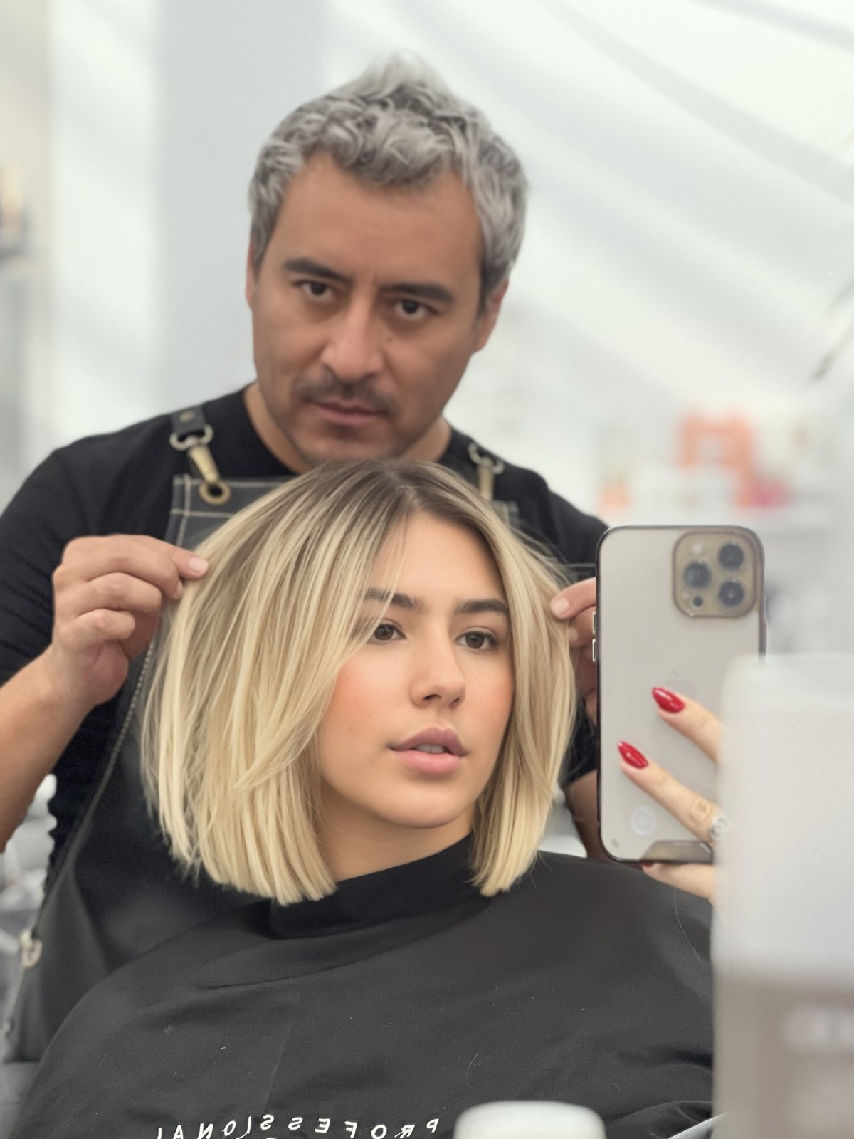 José Vidarte trabajando un corte en Concepto Salón